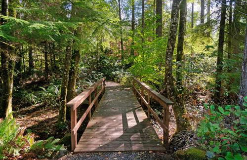 Serene Port Orchard Retreat - 3BR 3BA with Trails and Amazing Views - Foto 41