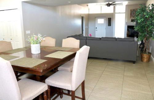 Modern Mini Golf Oasis - Foto 13