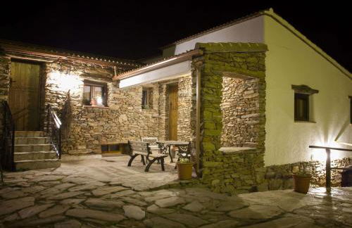 Holiday Home in Laroya With Pool & BBQ - Foto 2