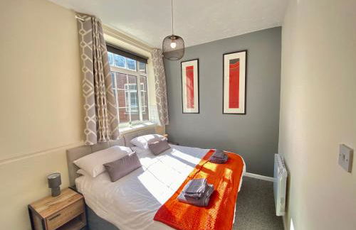 4 Single beds or 2 Doubles - FREE PARKING SPACES - SMART TV's - City Centre Spacious flat - Photo 14