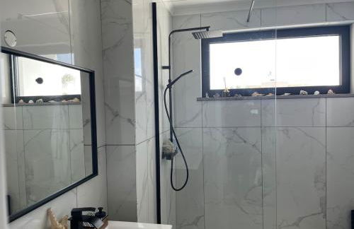 Villa R&M with Pool and Jacuzzi - Photo 25