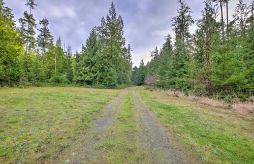 Lopez Island Hideaway with Coastal Views and Deck! - Foto 34