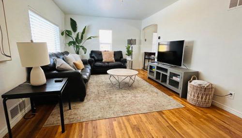 Home Sweet Idahome, feels like home with all the decor you wish you could afford King bed in master, fully fenced dog friendly yard, a few blocks from BSU and downtown Boise, Your perfect stay! - Foto 1, Other
