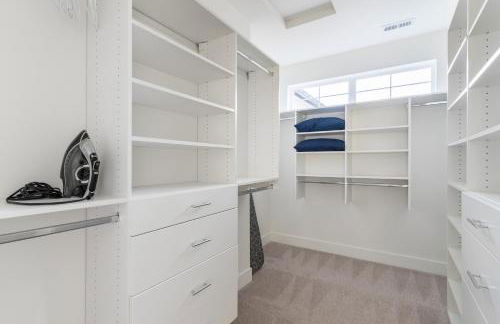 Elegant 3-Story House with Private Backyard in WA - Photo 39