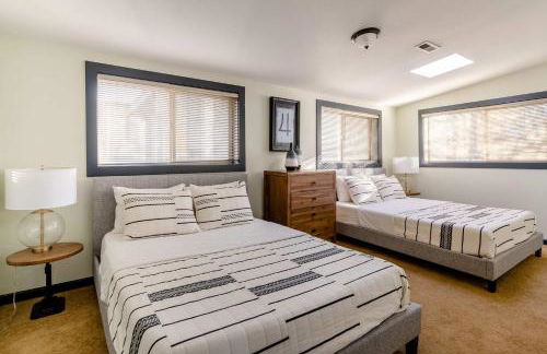 Stay Portland - Portland Classic - Walk to Local Coffee & Food - Photo 7