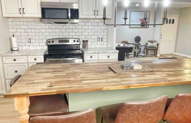 Charming Family Retreat Near Parks Fire Pit & Games - Photo 20