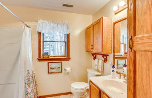 Charming Apartment with Yard and Beautiful Gardens! - Foto 14