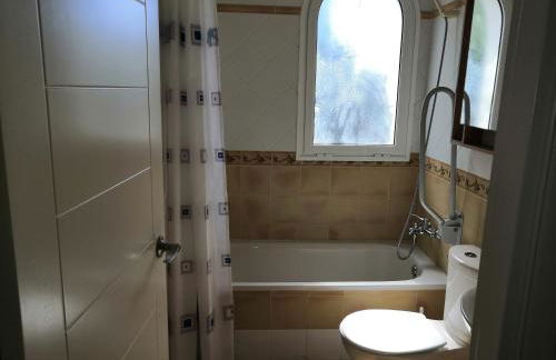 Apartamento con Patio y salida a la piscina. - Foto 7