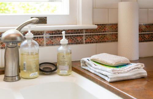 Spacious 2BR in Grand Old Home, Downtown Durham - Photo 39