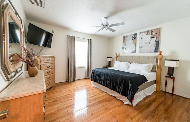 Chic Renovated Oasis: Disney & Universal Nearby 4 Bedroom Home by RedAwning - Foto 5