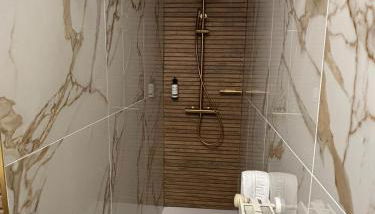 Binario 5, a due passi da Porta Nuova e dal centro - Photo 5, Shower