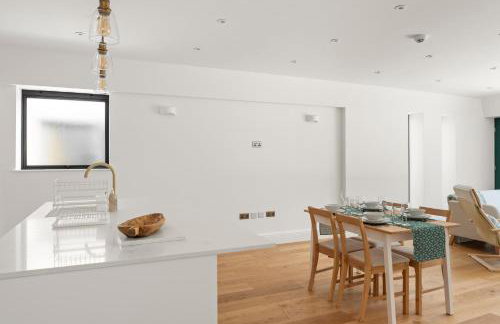 3 Bed House near Purley, by ARP Homes, Free Parking, Ideal for Long Stays & Insurance Bookings - Foto 30