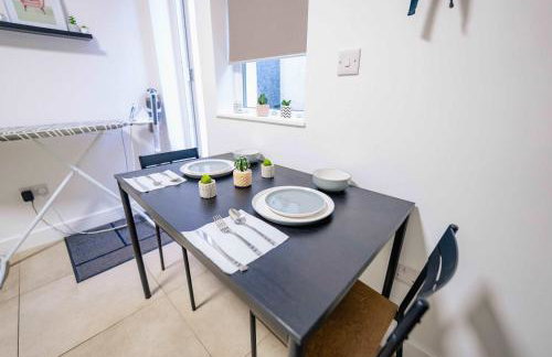 Cozy Cardiff Studio - City Center Gem with Patio - Photo 15