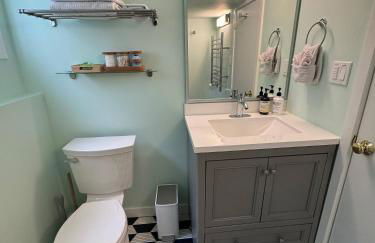 Greenlake Craftsman - Hot Tub, AC, Dog Friendly - Photo 33