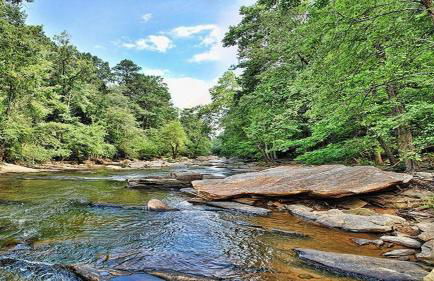 Modern Luxe Family & Groups Friendly Bungalow with Patio & Workspace - Foto 47