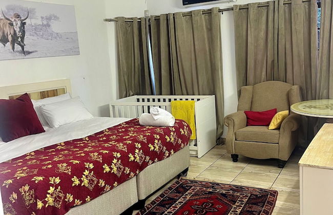 Serene Thatched Roof Retreat in Faerie Glen, Pretoria - Foto 2