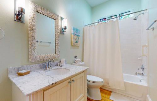 Retreat Steps to Beach Large Deck Family Fun - Foto 20