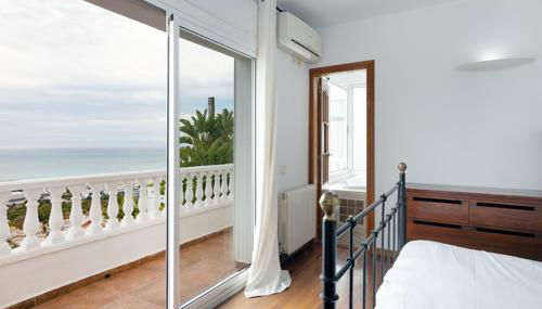 Exclusive Villa with Private Pool in Sitges - Photo 4