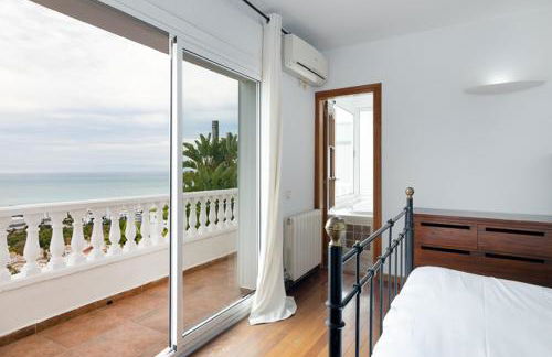 Exclusive Villa with Private Pool in Sitges - Photo 4