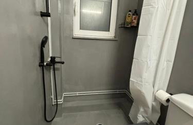 Jacuzzi studio close to athens airport!! - Foto 7