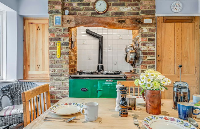 Charming Beach Getaway - Spacious 4BR Sunny Garden - Foto 3