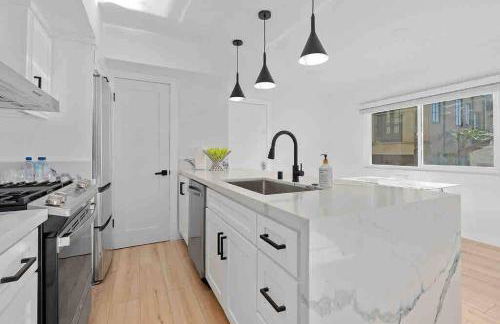 Brand New Ocean-View Beach Home Steps to the Sand! - Foto 3