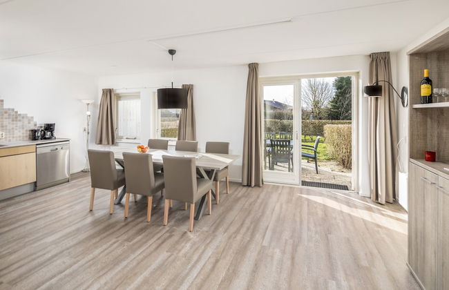 Restyled Bungalow With 2 Bathrooms, Near the Beach - Photo 17