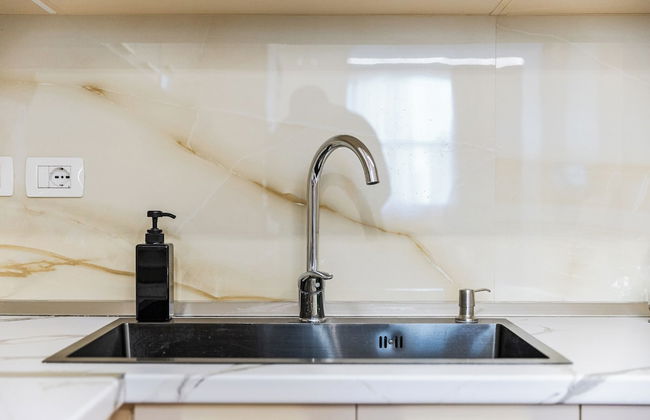 Marina Luxury Apartment - Photo 16