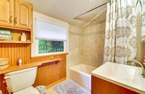 13 Mi to Beach! Forest Brook Creekfront Cabin - Foto 18