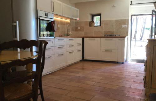 typical provencal farm in an exceptional natural site, the alpilles park - 8 people. - Foto 12