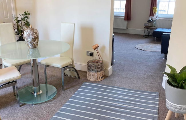 Guards View Windsor - Photo 1