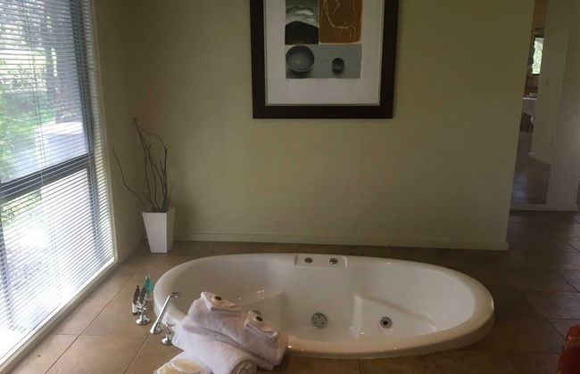 Indulge at the Beautiful Otway Winery - Foto 10