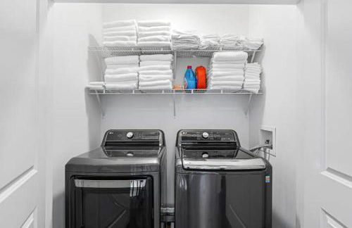 Tranquil East Nashville Zen Retreat with 2 Patios, Garage Parking, Yoga Mats Included, Covered Patio and Deck, Walk to Five Points Dining & Bars, Board Games, 10 Min to Broadway, 24 Hr Hospitality - Foto 38