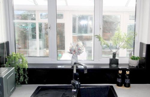 4 Bedroom House Near Manchester Airport, Wythenshawe Hospital and Trafford Centre - Foto 15
