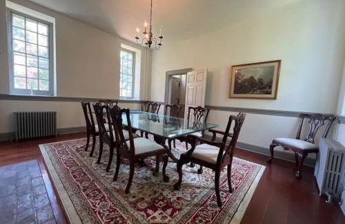 Vaux Hall Manor - 5BR Historic Farmhouse on Bay - Foto 8