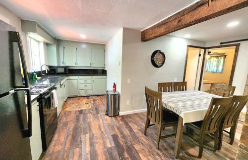 Miners Suite-Centrally Located in Shaver Lake - Photo 7