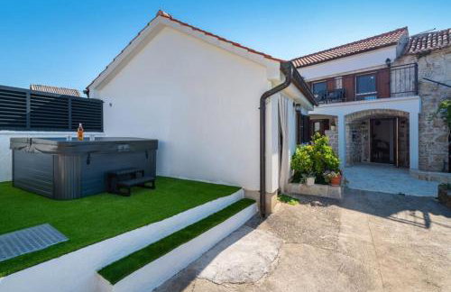 Holiday Home with jacuzzi - by TA Leut Agency - Foto 13