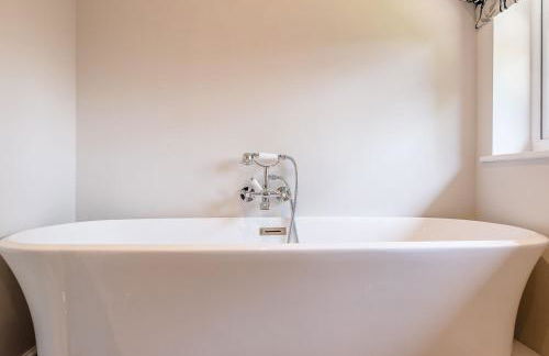 Chapel Cottage at Pond Hall Farm, Stunnning Property with Private Hot Tub, Hadleigh - Foto 36