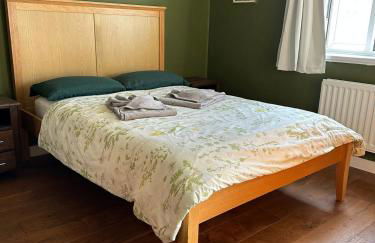 Cosy 2BR Home with Garden & Parking - Foto 36