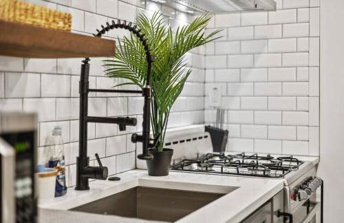 Lux Stay's Modern Loft Style Tiny Home in ATL - Foto 22