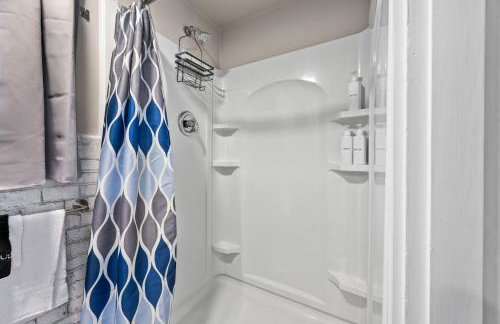 Cozy & Updated Unit in the Heart of the Highlands - Foto 13