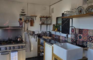 Miss Francis Horse Wagon Sleeps up to 5 - Foto 16