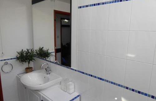 Lilac Cottage -Sleeps 6 -HOT TUB - Foto 8