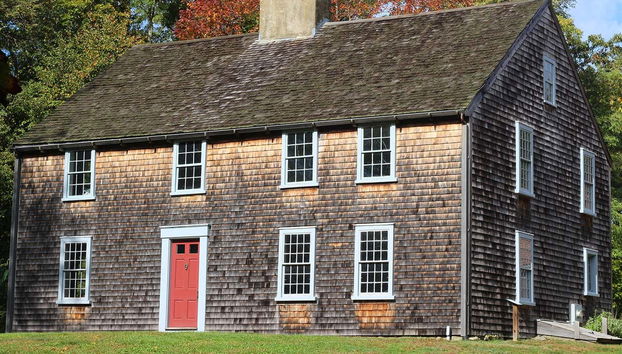 Fachada de una casa de la colonia Plimoth