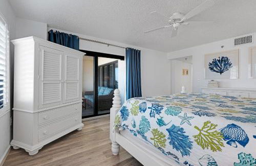 Oceanfront with great beach views from all rooms & balcony, heated pool, and garage - Photo 9