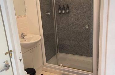 Centre of town House 3 Bedrooms Sleeps 5 and Infant Free Onsite Parking 2 Cars - Foto 11