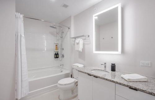 CozySuites at Sky Central - Foto 34