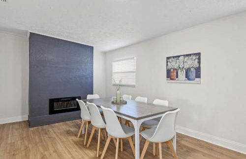 Sunny Palmetto Oasis: 4br Home With Private Pool 4 Bedroom Home by RedAwning - Photo 68