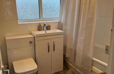 Welcome to This Newly renovated 4 bedroom cozy & charming home in Dagenham, East London - Foto 3