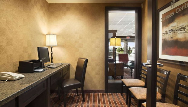 Ramada by Wyndham Surrey/Langley - Foto 4